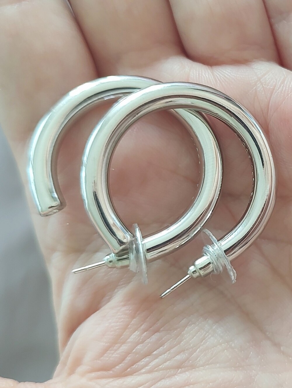 Kendra Scott Colette Hoops - Picture 6 of 6